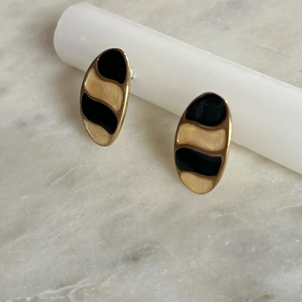Vintage Earrings Gold Tone Black & Cream Enamel Studs